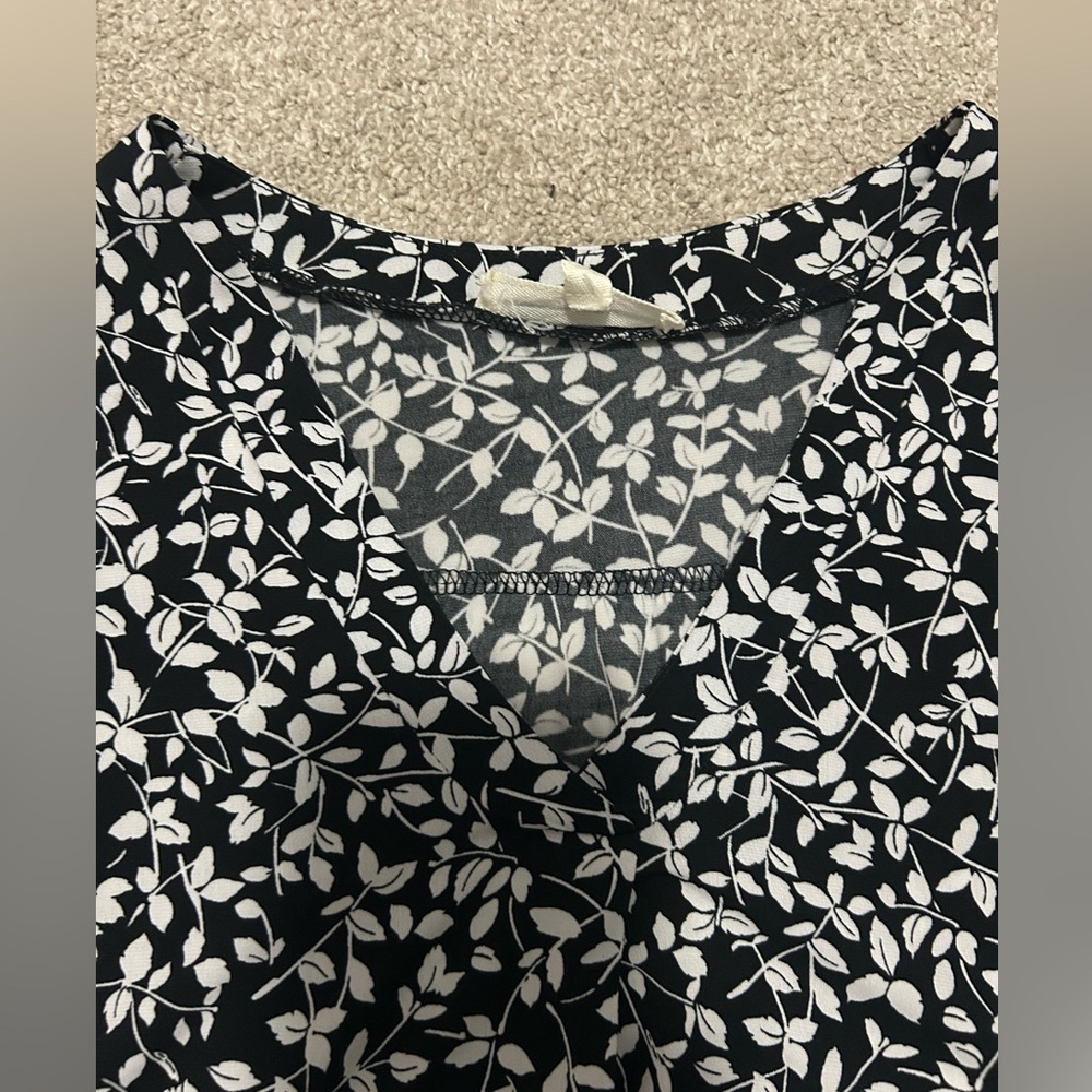 Two By Vince Camuto Blouse size: medium - Picture 5 of 7
